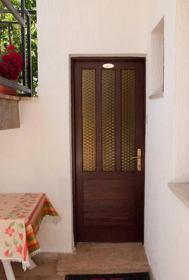 Laura'S Apartment Facing The Garden Porec Croatia