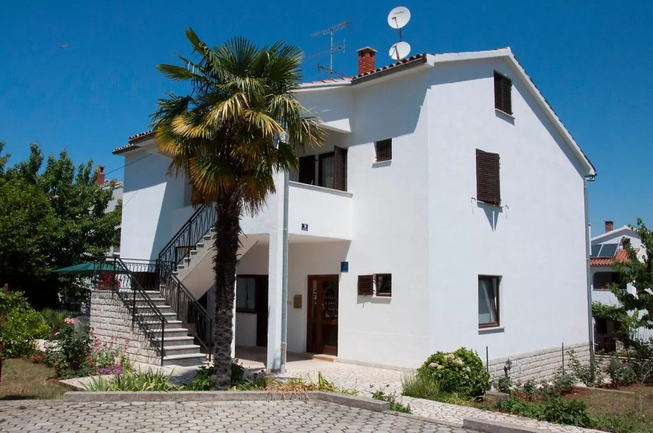 Laura'S Apartment Facing The Garden Porec 0*,  Croatia