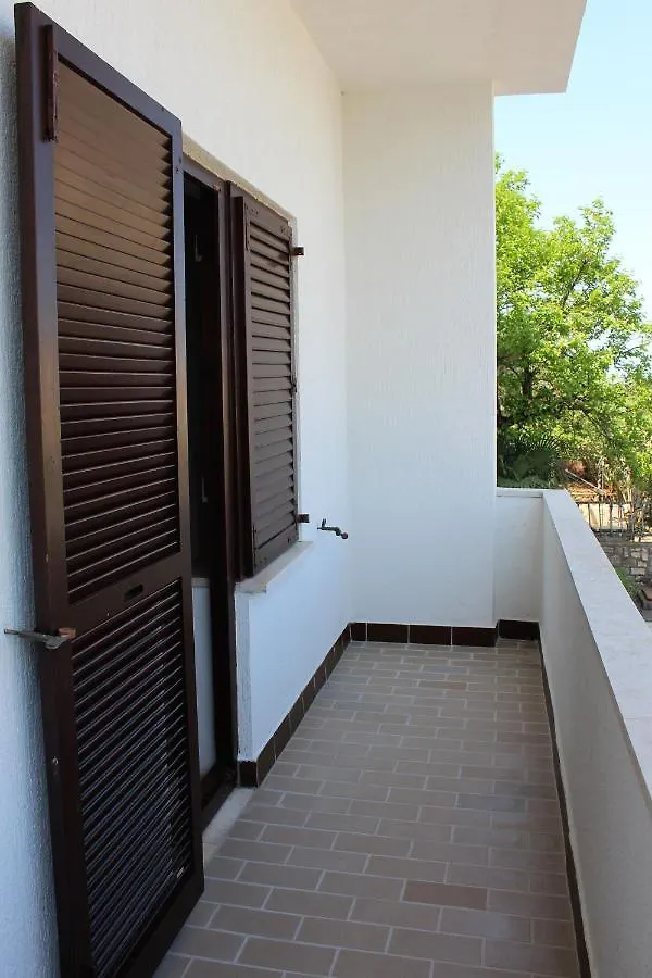 Laura'S Apartment Facing The Garden Poreč