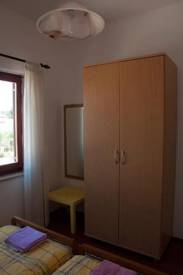 Laura'S Apartment Facing The Garden Poreč